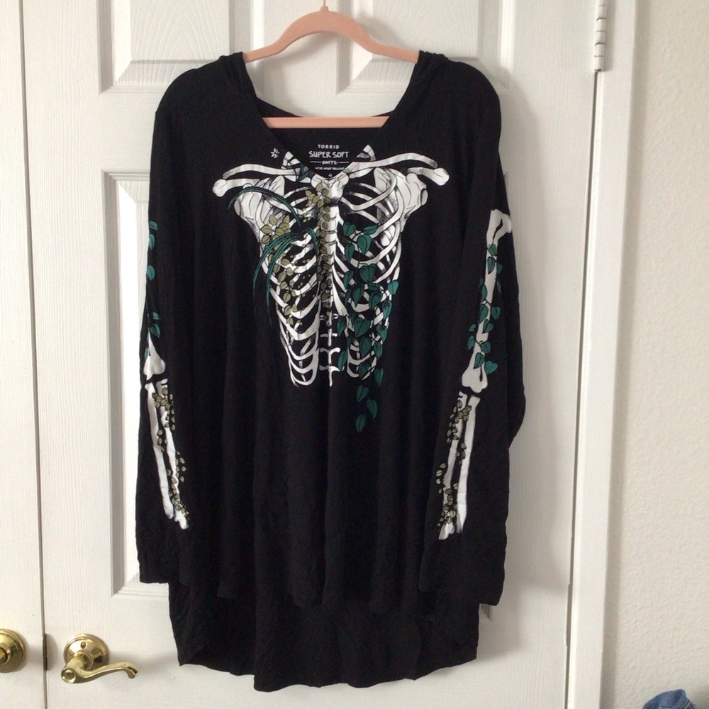 Torrid Black Skeleton and Vine Print Long Sleeve Top